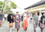 Kunker Perdana di Lombok Pangdam IX/Udayana Dianugerahi Gelar Adat Sasak “Tirangge Pating Jagad