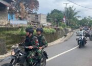 Anggota Satgas Kodim Maluku Yonarhanud 11/WBY Melaksanakan Pengawalan Keamanan Kepada Warga Yang Akan Melintas Dari Desa Pelauw