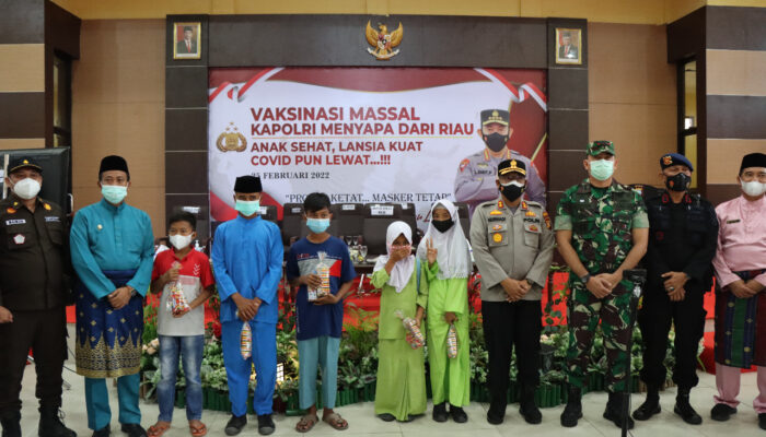 Unsur Pimpinan Rohil Ikuti Kegiatan Vaksinasi Serentak Indonesia Bersama Kapolri Via Zoom Meeting