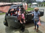 Evakuasi Medis Warga Yang Mengalami Kelumpuhan Ke Rumah Sakit Piru