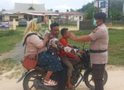 Jajaran Polsek Teluk Meranti Bagi-Bagi Masker Gratis Untuk Pengguna Jalan Bono