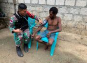 Menjaga Kesehatan Masyarakat,Satgas Pamtas RI-PNG YONIF 711/Raksatama Layani Pengobatan Dor to dor
