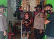 Polisi Memonitoring Dan Pengecekan Ketersediaan Minyak Goreng Perbatasan Nanusa.