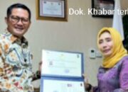 Bupati Kabupaten Minahasa Utara, Joune Ganda Menerima Sertifikat Kepemimpinan dari Kementrian Dalam Negeri.