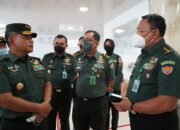 Kesibukan Bukan Menjadi Penghalang Kasad untuk Menjenguk Anak Buahnya di Rumah Sakit