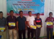 Kepala Desa Petarikan Salurkan Bantuan Lansung Tunai BLTDD Tahap 1