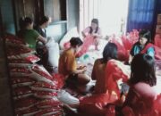 Kepala Desa Petarikan Salurkan Sembako Kepada Masyarakat.