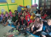 Mahasiswa Pecinta Alam STAI Babussalam Sula dan Solidaritas Peduli Baleha Berikan Bantuan Kepada Korban Banjir Desa Baleha.