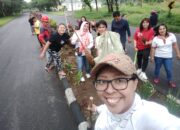 Staf Kelurahan Sukur Kecamatan Airmadidi, Melakukan Kegiatan Bersih-Bersih Kantor Kelurahan.