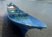 Satu Set Perahu Fiber milik Nelayan Desa Kabau, Kabupaten Kepulauan Sula, Hilang Di Bawa Arus.