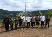 Dandim 0613/Ciamis Bersama Warga Dadiharja Hijaukan Puncak Bakom