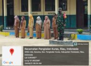 SERKA H.Simamora Babinsa Desa Kusuma Hadiri Kegiatan Upacara Bendera Mingguan Di SD 002 Desa Kusuma.