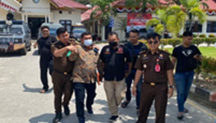 Tim TABUR (Tangkap Buron) dan Jaksa Eksekutor pada Kejaksaan Negeri Pelalawan Melaksanakan Eksekusi Putusan Kasasi Mahkamah Agung Yang Telah Inkracht Atas Nama Terpidana Yusuf Siahaan.