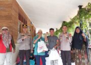 Kapolres Inhu Antarkan Bantuan Untuk Masyarakat Pedalaman Suku Talang Mamak