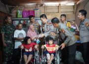 Dua Adik Beradik di Pekanbaru Menderita Rapuh Tulang, Kapolda Riau Irjen Iqbal Berjanji Lakukan Intervensi Pengobatannya.