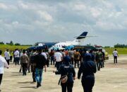 Kapolda Riau Irjen Moh Iqbal Lepas Keberangkatan Kapolda Jambi Irjen Rusdi Hartono dibandara Sultan Thaha Saifudin Jambi