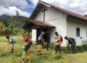 Karya Bakti Satgas Yonif 143/TWEJ Fungsikan Kembali Gereja Bagi Warga Pegunungan Bintang