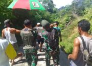 Satgas Yonarmed 16/TK Bantu Evakuasi Warga Perbatasan Yang Mengalami Sakit Parah