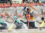 Pacu jalur di tepian Narosa, Bupati Kuansing Sedot Perhatian Masyarakat dan Wisatawan