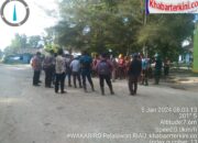 Aksi Protes Karyawan Buruh Kelapa Sawit di PT. PHI Permata Hijau Indonesia; Keluhan Terhadap Kebijakan Kondisi Banjir