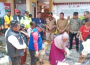 Bupati Zukri dan Gubri Tinjau Banjir di Pelalawan, Serahkan Bantuan ke Korban Banjir