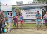 Jumat Berkah: PT. PHI Unit Kebun Langgam Bagikan Paket Sembako Pada Karyawan Terdampak Banjir