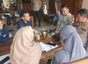 Sambil Ngopi Kapolsek Imbau karyawan Mesra Desa Tanah Merah Gunakan Hak Suaranya Pada Pemilu 2024