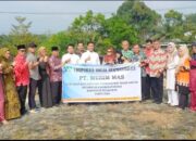PT Musim Mas Dukung Pembangunan Pagar Kantor Camat Pangkalan Kuras