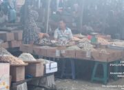 Pasar Jumat Desa Sialang Indah Tetap Ramai, Masyarakat Antusias Berbelanja