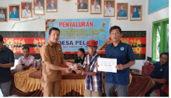 Pemerintah Desa Pelawi Bagikan Batuan Langsung Tunai (BLT) Kepada Masyarakat Yang Layak Menerima