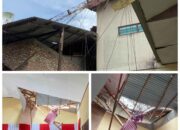 Aula Kantor Camat Pangkalan Kuras Rusak Tertimpa Tower Akibat Angin Puting Beliung