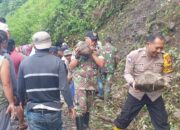 Tebing 100 Meter di Kandangserang Pekalongan Longsor, TNI-Polri dan Warga Gerak Cepat Evakuasi