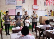 Polres Pasaman Barat Bagikan Ratusan Paket Makan Siang Bergizi Gratis Untuk Pelajar SD Negeri 09 Pasaman