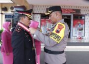 Kalungkan Medali Penghargaan, Kapolres Pekalongan Lepas Enam Anggota yang Purna Tugas