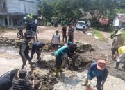 Warga Winduaji Patungan Material Untuk Perbaiki Jalan Kabupaten Yang Rusak