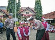 Jadi Pembina Upacara di SDN 01 Kepatihan Wiradesa, Kanit Kamsel Satlantas Tekankan Pentingnya Tertib berlalu Lintas