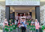 Melalui Polsanak, Anak-Anak TK Muslimat NU Sragi Diajak Tertib Berlalu Lintas Sejak Dini