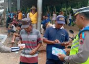 Polisi Sosialisasikan Tertib Berlalu Lintas Kepada Pengemudi, Pedagang dan Pengunjung Pasar Hewan di Kesesi