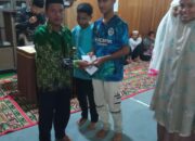 Pengurus Masjid Gadang Nagari Talu Salurkan Uang Santunan untuk 18 Anak Yatim