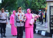 Tradisi Pedang Pora, Momen Haru Pelepasan dan Penyambutan Kapolres Pekalongan Baru