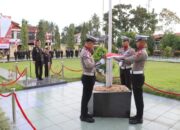 Kapolres Pasaman Barat Pimpin Upacara Pengibaran Bendera Merah Putih dalam Rangka HUT RI ke-80