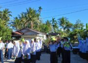 Kepala MTs Muhammadiyah PPM Sei Jernih Talu Bagikan Baju Olahraga Gratis Kepada Siswa Kelas VII