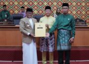 Bupati Pelalawan Hadiri Rapat Paripurna Pembahasan Ranperda Perubahan APBD Tahun 2025