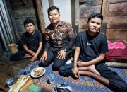 Si Kembar Butuh Bantuan Berobat dan 2 Unit Kursi Roda