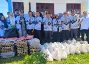 Kacabdin Subulussalam Serahkan 47 Paket Bantuan untuk Guru Terdampak Banjir di SMPN 1 Sultan Daulat
