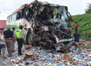 Tabrakan Bus Chandra dan Truk Box Bermuatan Obat di Bilah Hulu, Kemacetan Dilaporkan Capai Puluhan Kilometer